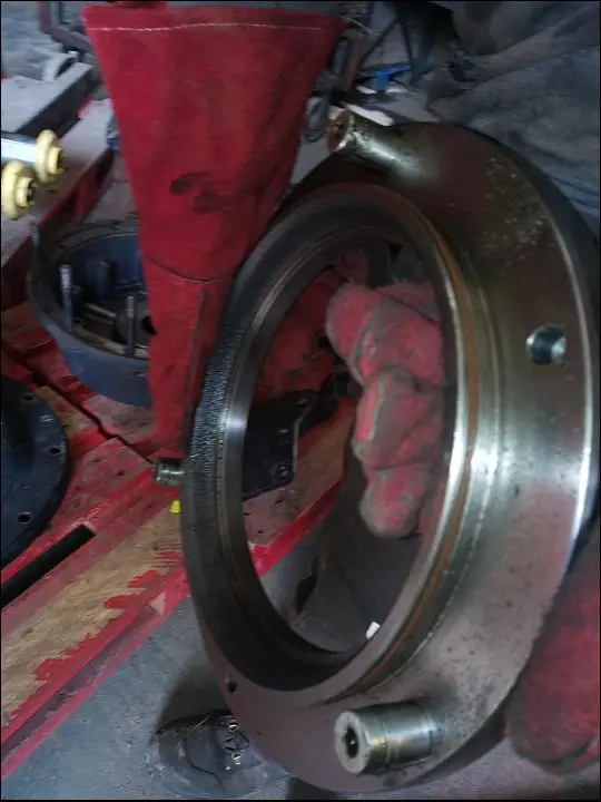 PISTON DE FREINAGE GAUCHE