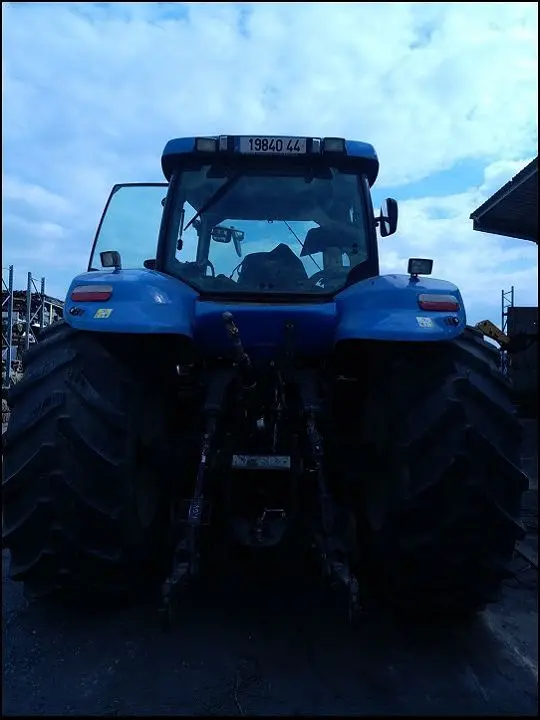 NEW HOLLAND T8020
