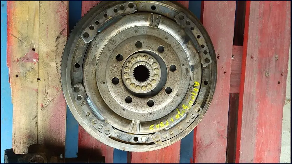 AMORTISSEUR DE TORSION D EMBRAYAGE