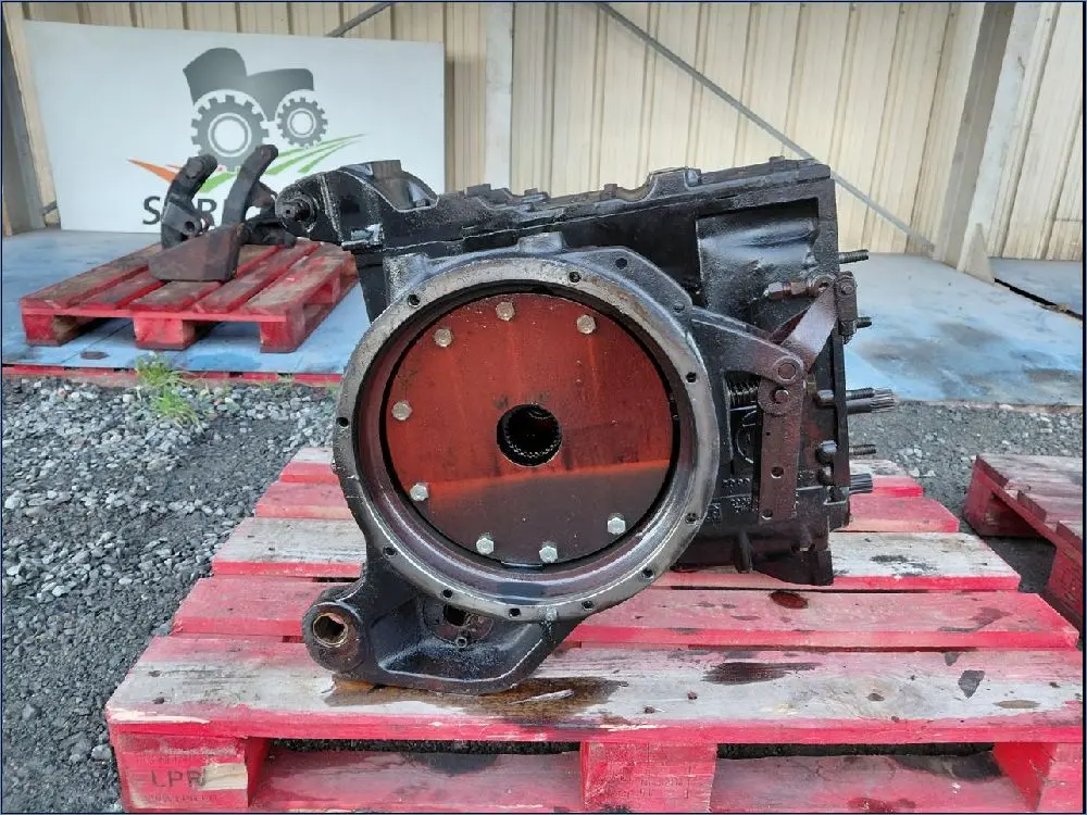 Pièce APPLIQUE DE PONT ARRIERE GAUCHE pour CASE IH LUXXUM 110