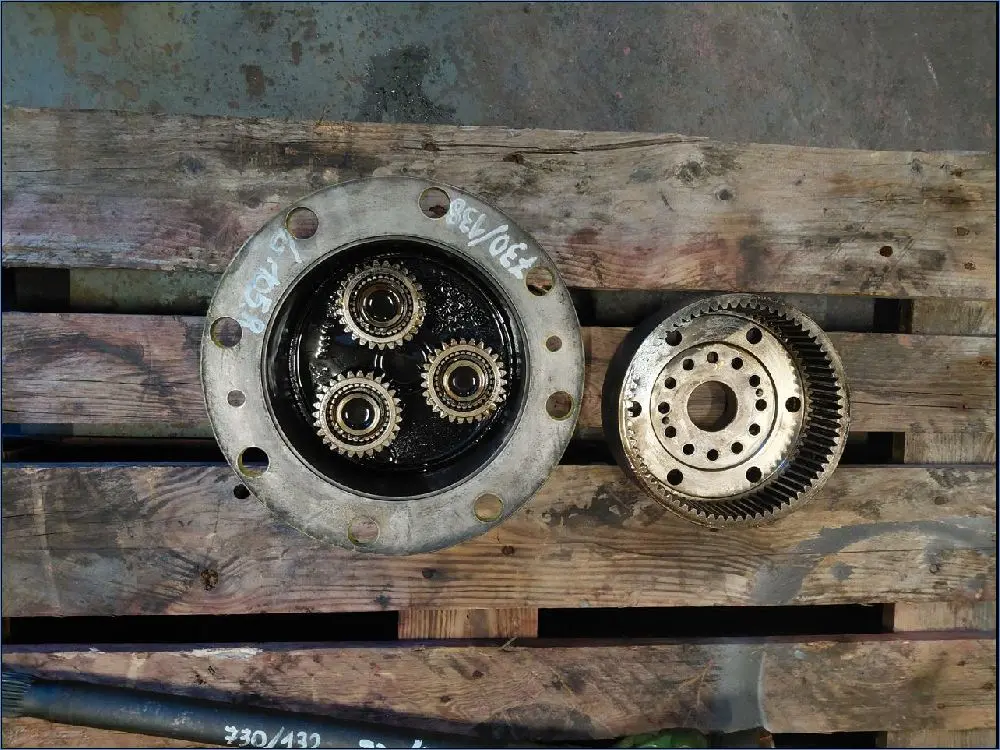 Pièce REDUCTEUR COMPLET PONT AV 4RM pour JOHN DEERE 6105R