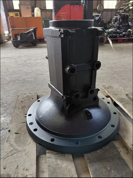 Pièce CARTER DE TROMPETTE NU PONT AR GAUCHE pour NEW HOLLAND T7.270