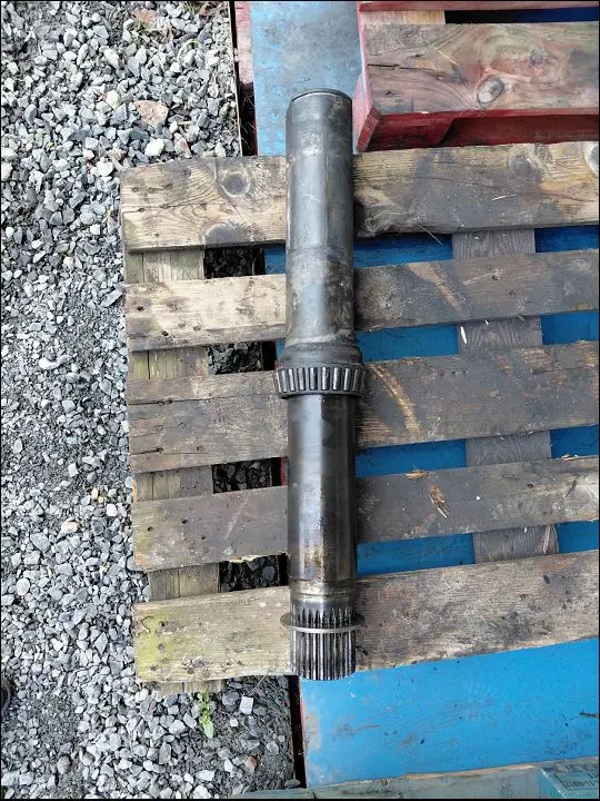 Pièce ARBRE DE ROUE PONT AR GAUCHE pour NEW HOLLAND T7.270