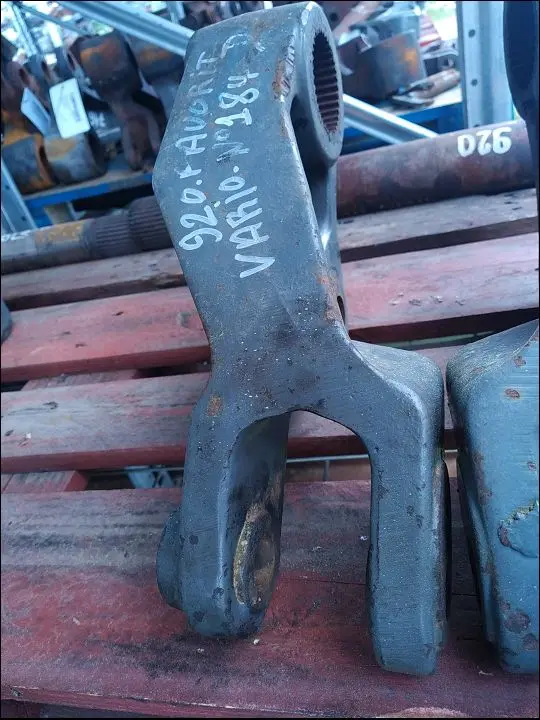 Pièce BRAS SUPERIEUR DE RELEVAGE DROIT pour FENDT 920 FAVORIT VARIO