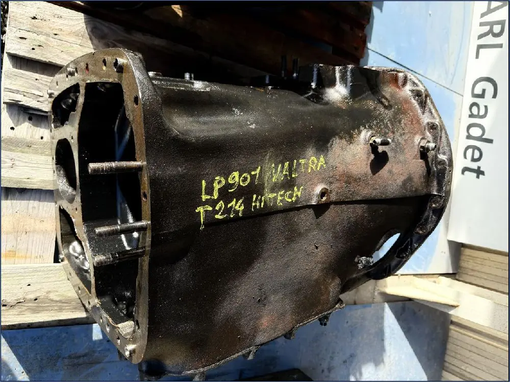 Pièce CARTER DE BOITE NU pour VALTRA T214