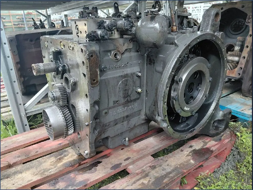 Pièce CARTER PONT AR NU pour VALTRA T214