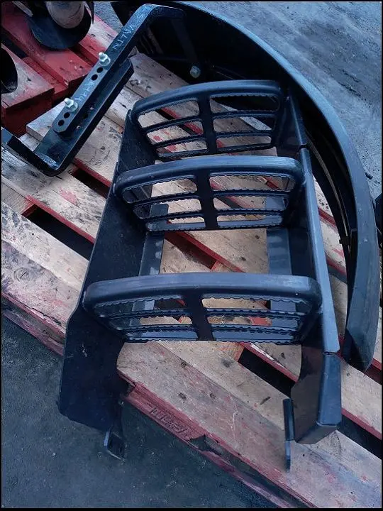 Pièce MARCHE PIED DROIT pour VALTRA A114BS2H-4