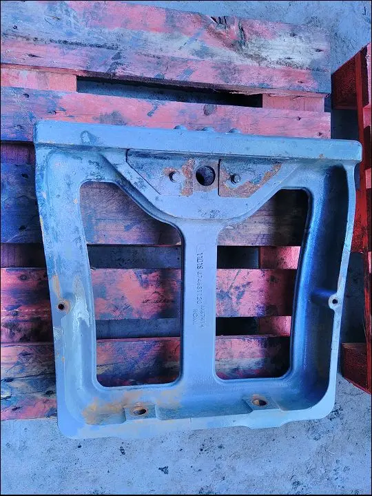 Pièce SUPPORT DE PORTE MASSE pour VALTRA A114BS2H-4