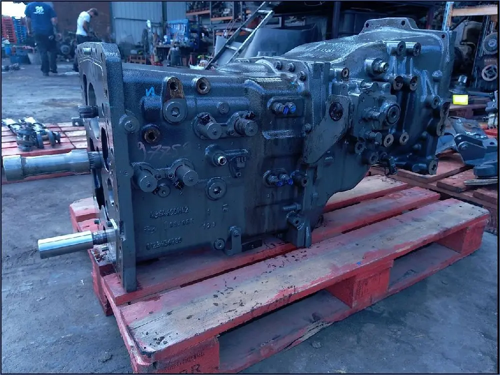 Pièce CARTER PONT AR NU pour VALTRA A114BS2H-4