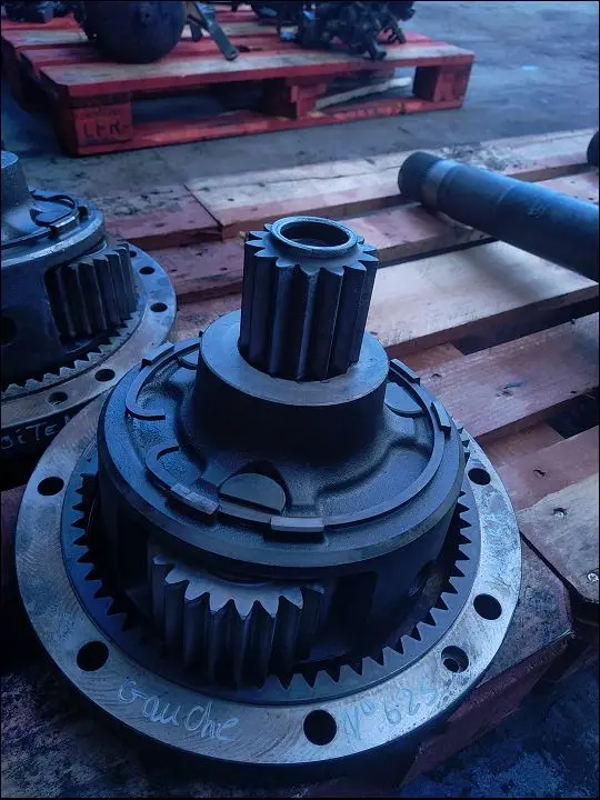 Pièce REDUCTEUR PONT AR pour VALTRA A114BS2H-4