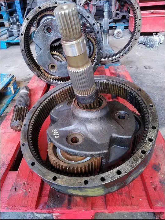 Pièce REDUCTEUR PONT AR pour MASSEY FERGUSON 8460