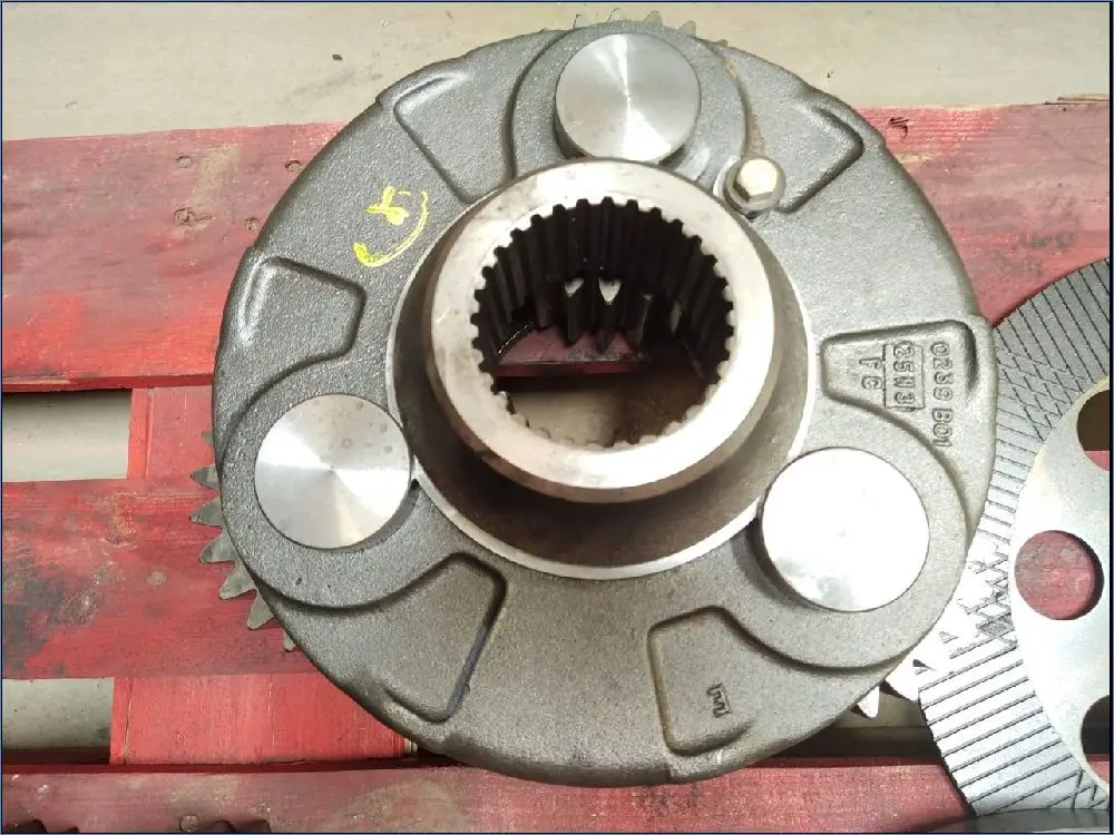 Pièce REDUCTEUR PONT AR pour RENAULT ARES 816 RZ