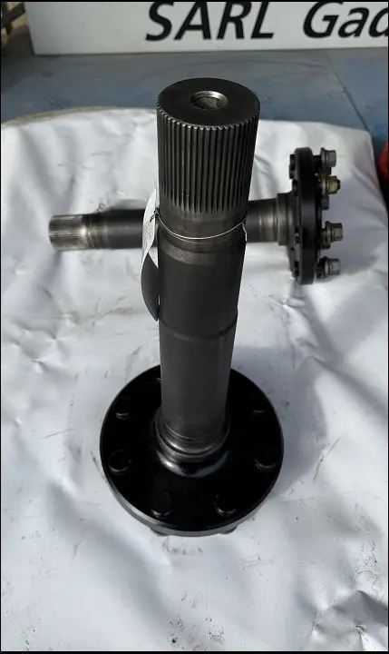 Pièce ARBRE DE ROUE PONT AR DROIT pour MASSEY FERGUSON 5S.135