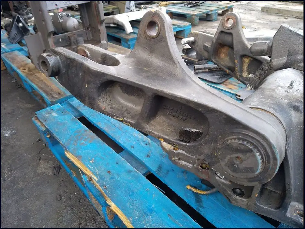 Pièce BRAS SUPERIEUR DE RELEVAGE DROIT pour CLAAS ARION 630