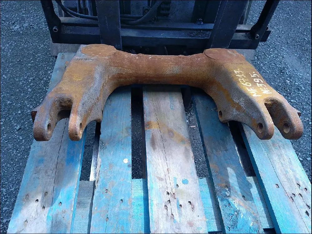 Pièce BRAS SUPERIEUR DE RELEVAGE MONOBLOC pour MASSEY FERGUSON 6713