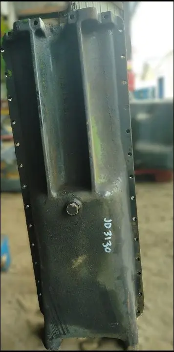 Pièce CARTER INFERIEUR D HUILE pour JOHN DEERE 3130