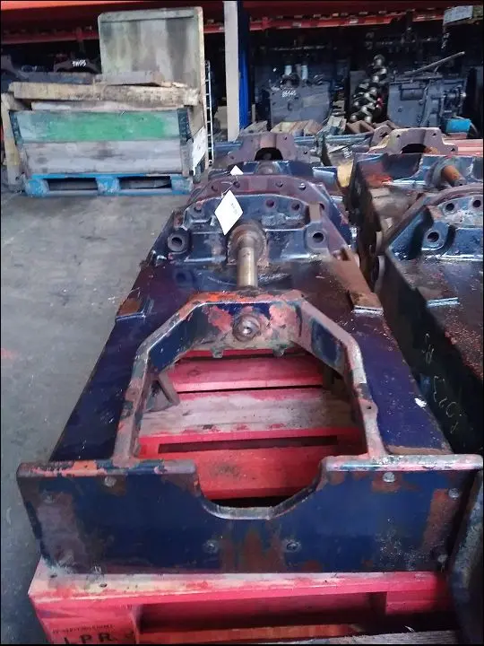 Pièce BERCEAU-BALANCIER PONT AV 4 RM pour DEUTZ-FAHR AGROSTAR 6.61/ DX6