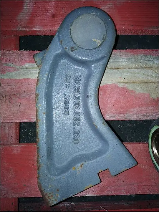Pièce SUPPORT DE PONT AVANT pour FENDT VARIO 309/310/311/312/313