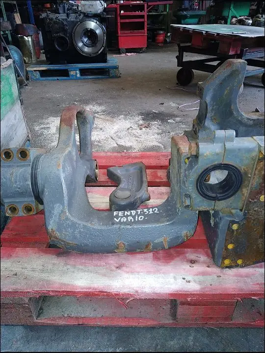 Pièce SUPPORT DE PONT AVANT pour FENDT VARIO 309/310/311/312/313