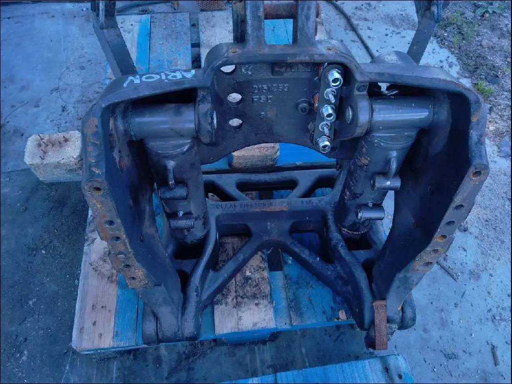 Pièce RELEVAGE AVANT pour CLAAS ARION 640 T3B