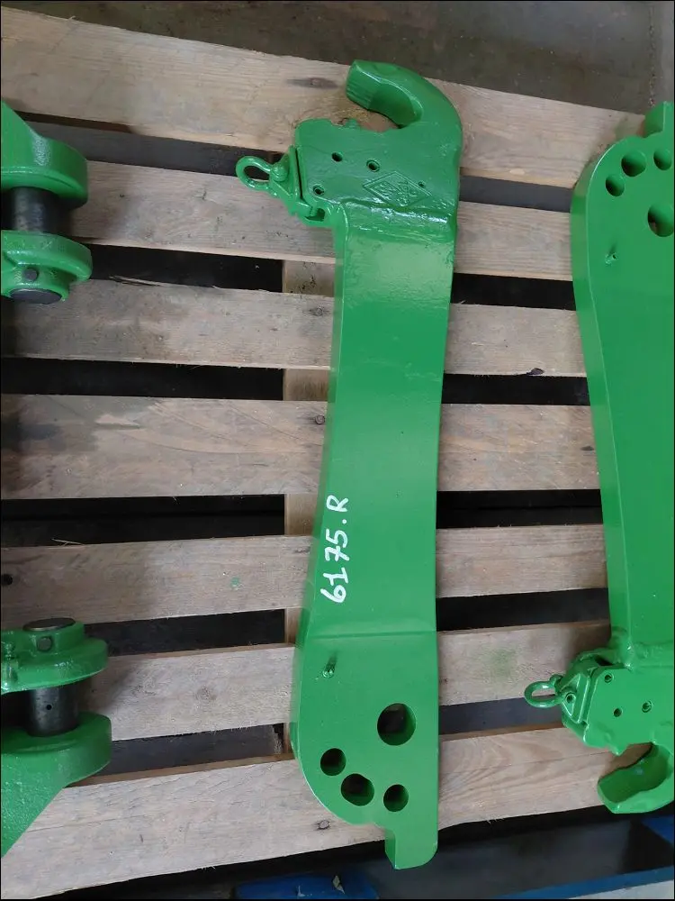 Pièce BRAS DROIT RELEVAGE AVANT pour JOHN DEERE 6175R