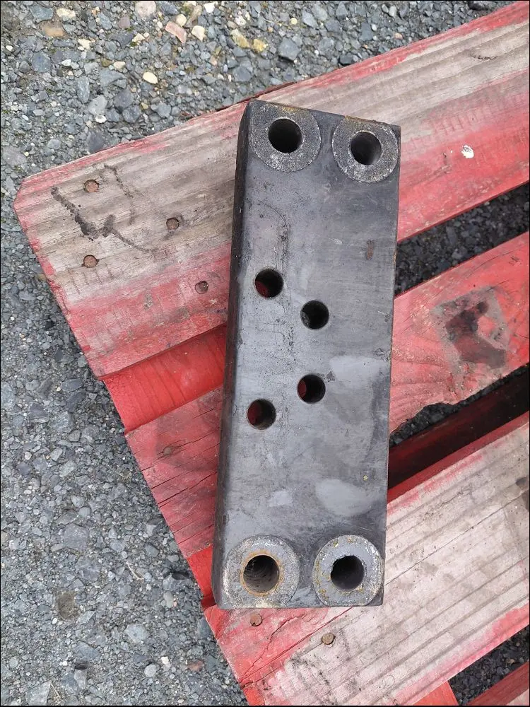 Pièce SUPPORT DE BARRE OSCILLANTE pour MASSEY FERGUSON 5S.135