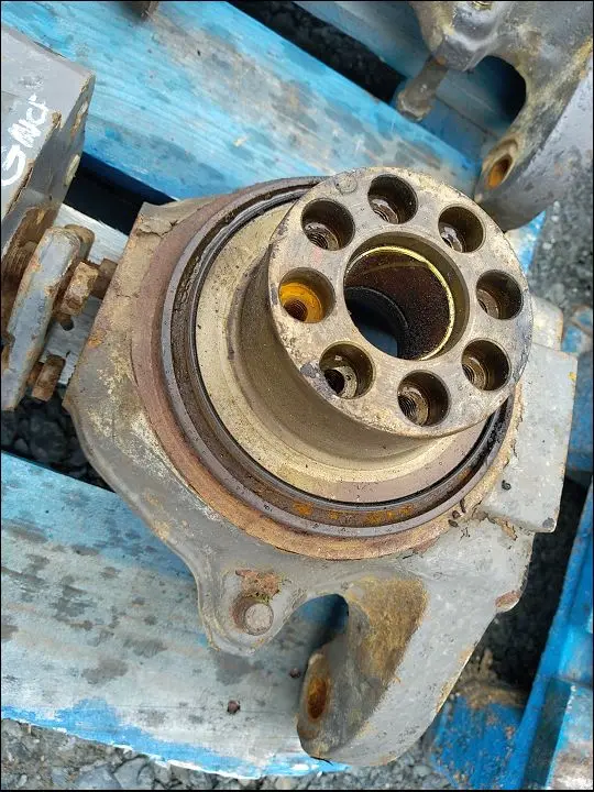 PIVOT (PORTE FUSEE)PONT AV 4RM GAUCHE