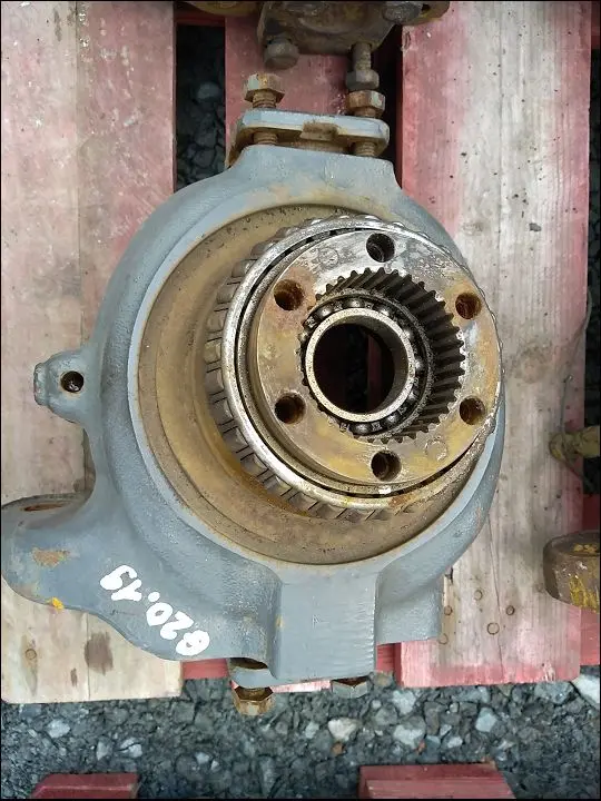 PIVOT (PORTE FUSEE)PONT AV 4RM GAUCHE