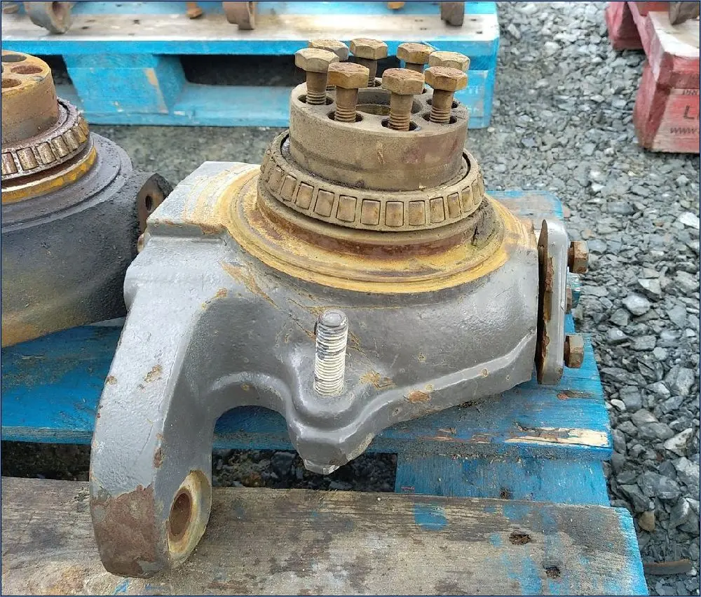 PIVOT (PORTE FUSEE)PONT AV 4RM DROIT