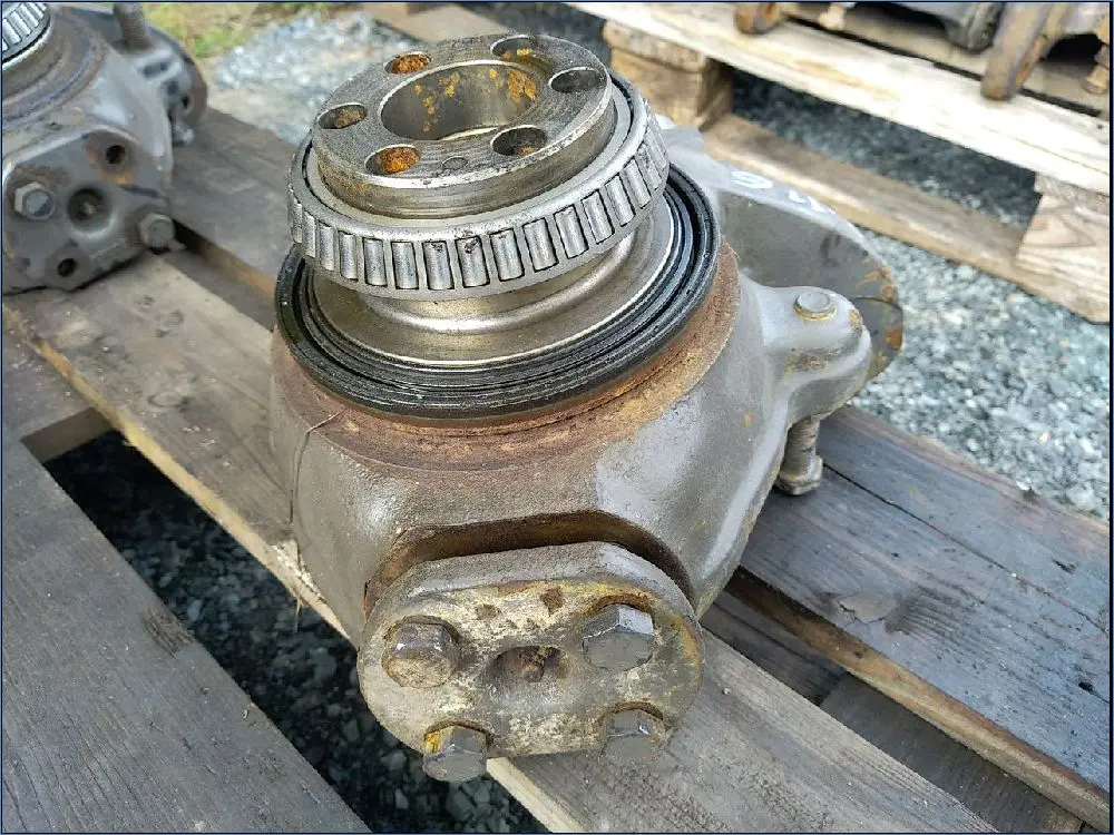 PIVOT (PORTE FUSEE)PONT AV 4RM GAUCHE